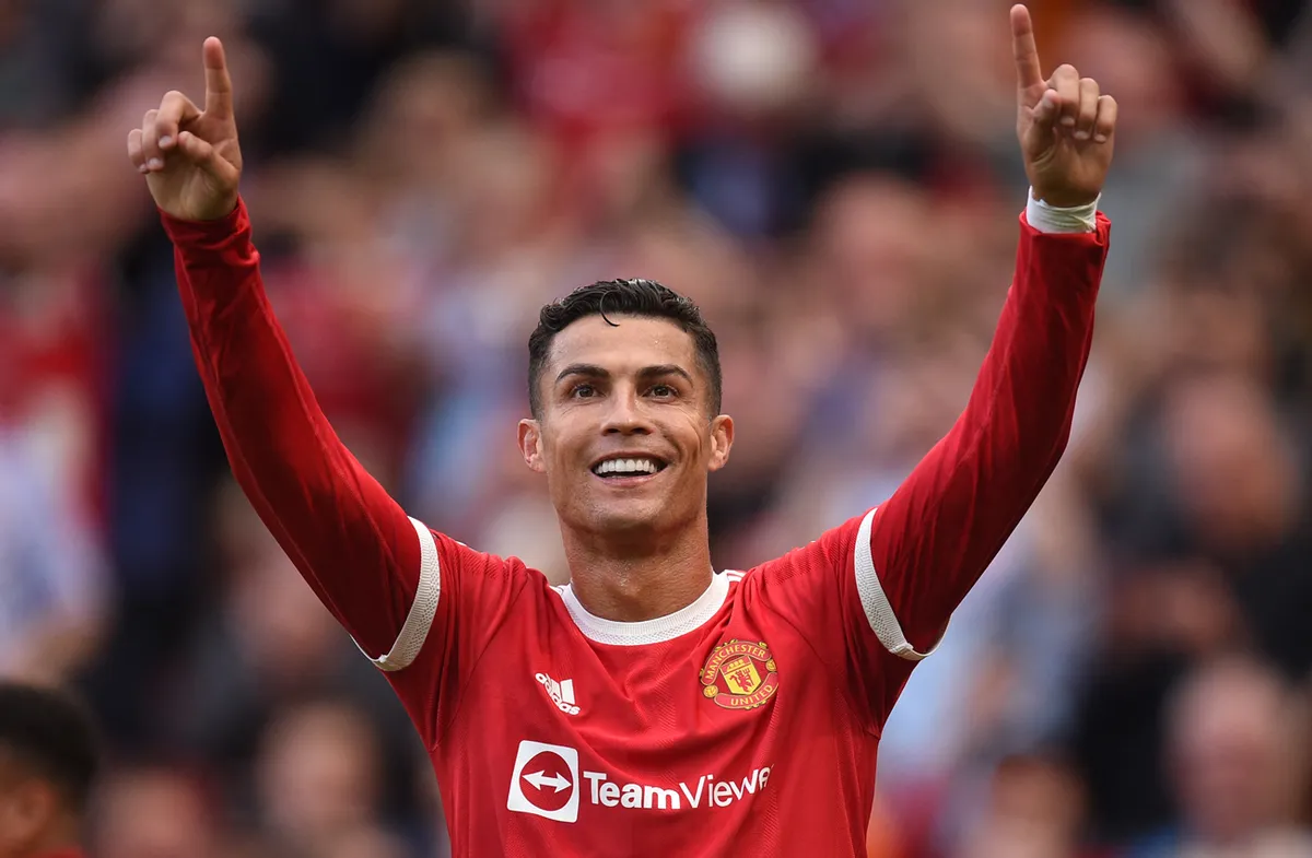 Cristiano Ronaldo celebrando un gol con el puño en alto