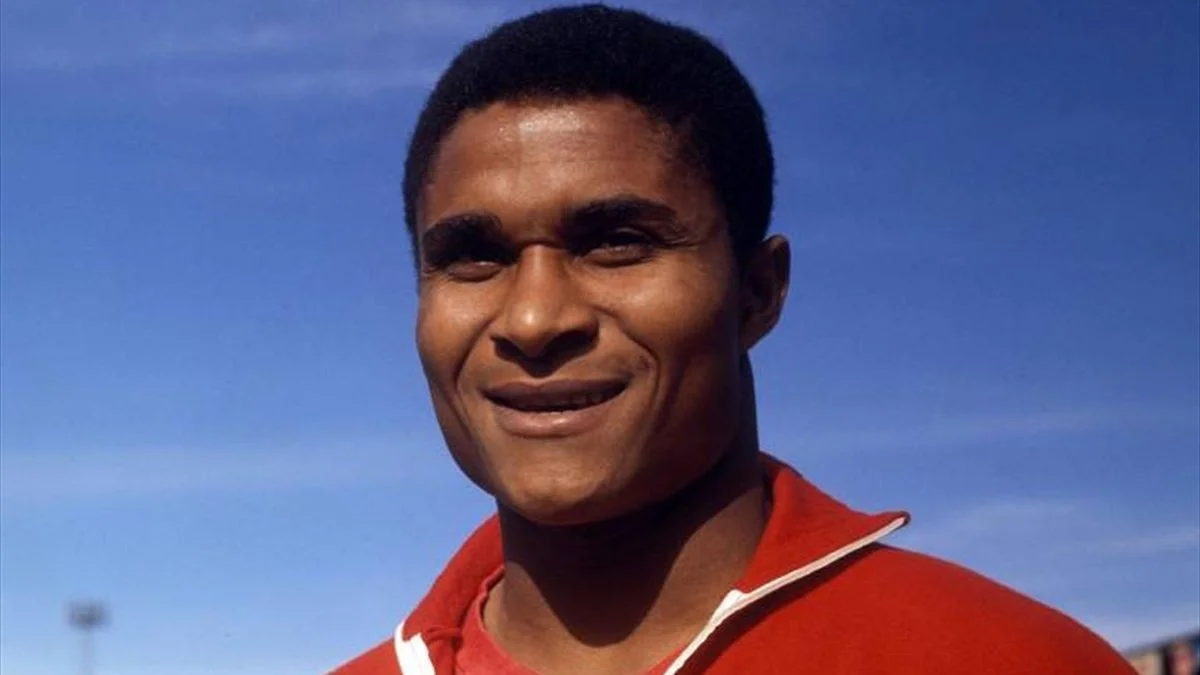 Eusébio con la camiseta del Benfica en los años 60