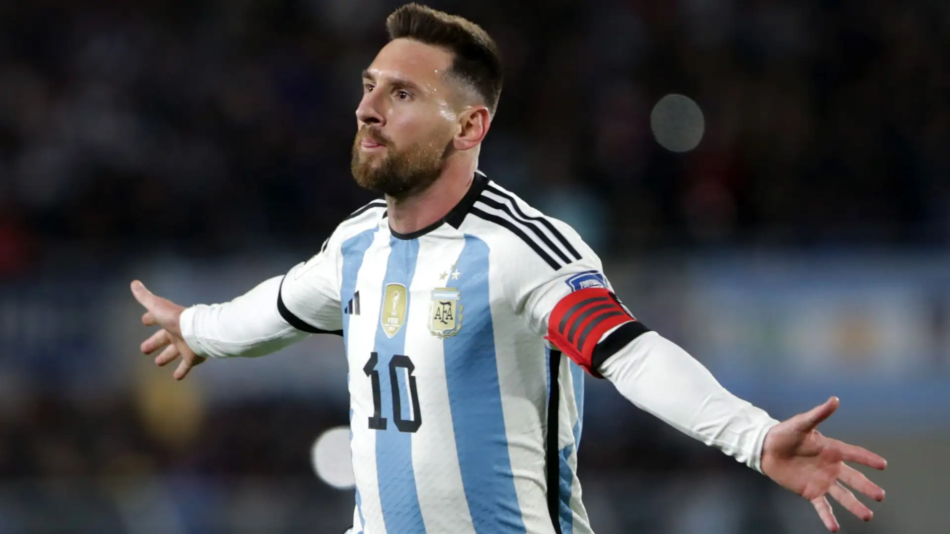 Lionel Messi levantando la Copa del Mundo de Qatar 2022
